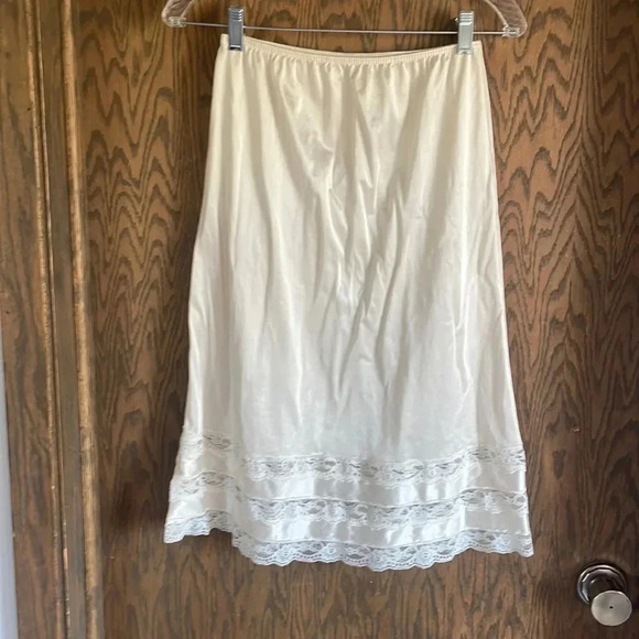 Vintage Cream Slip S - Picture 1 of 2